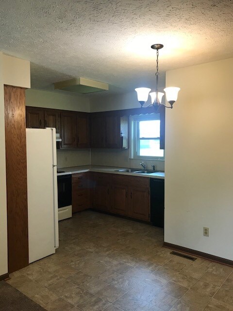 Foto del edificio - 8149 E Lincoln Way