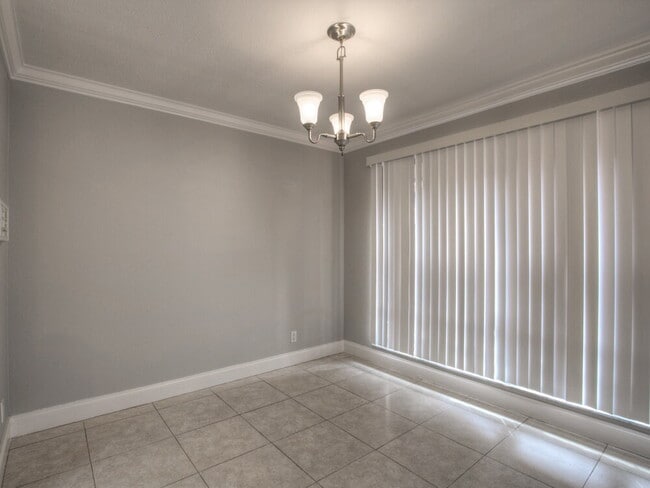 Foto del edificio - 8741 Cleary Blvd