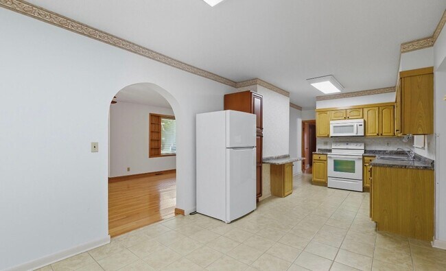 Building Photo - Knoxville 37918 - 3 bedroom, 2 bath home -...