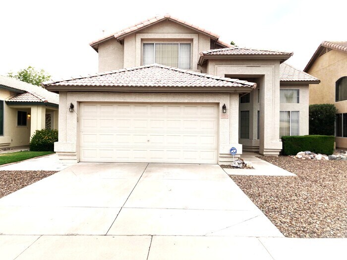 Foto principal - Stunning 4-bedroom 2-bathroom home