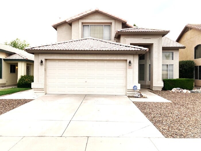 Primary Photo - Stunning 4-bedroom 2-bathroom home