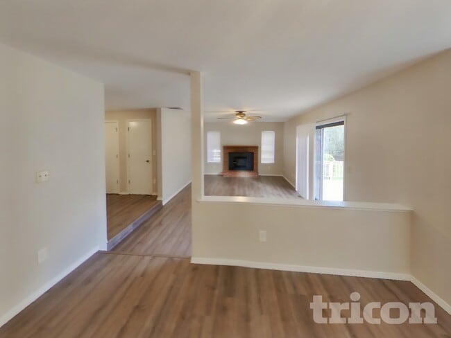 Building Photo - 5721 Arrow Ct NE