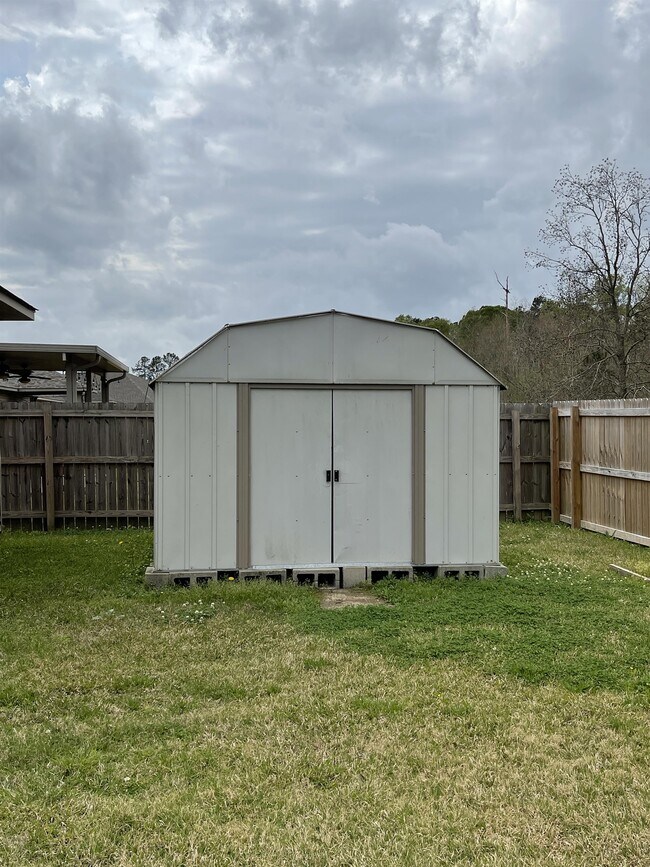 Building Photo - 26423 Avoyelles Ave