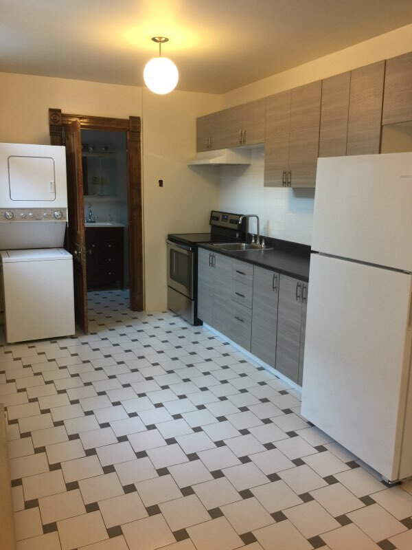 Building Photo - 5345 Av De L'esplanade