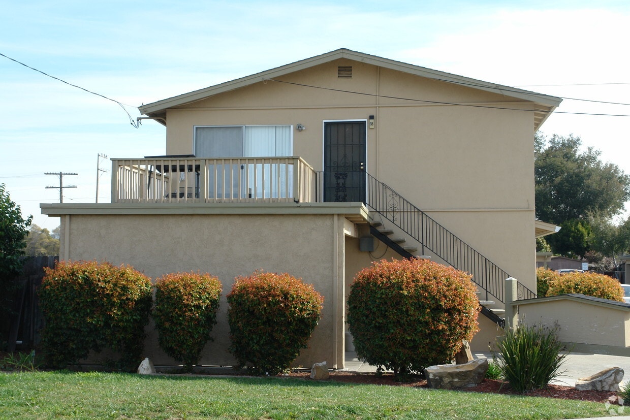 Building Photo - 37122 Elm St