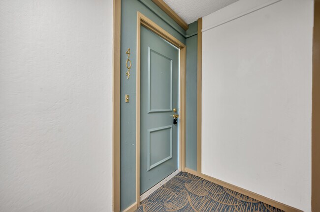 Foto del edificio - 460 N Civic Dr