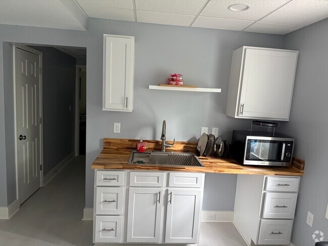 Building Photo - 2045 Parliament Dr