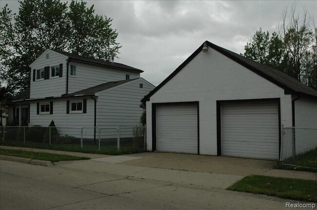 Building Photo - 8145 Lozier Ave