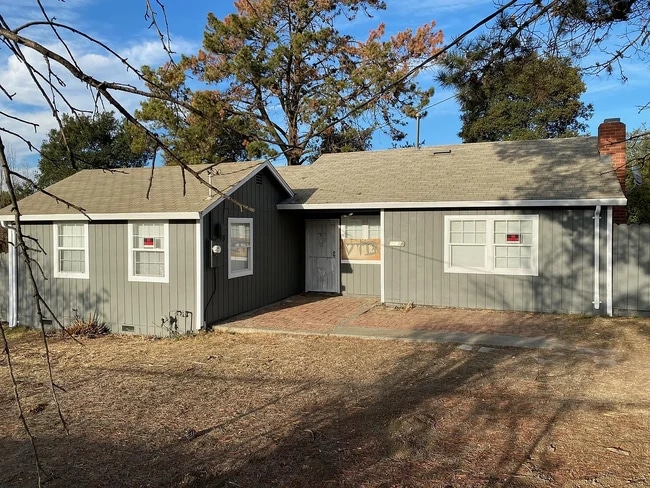 Building Photo - 1240 Lewis Ave
