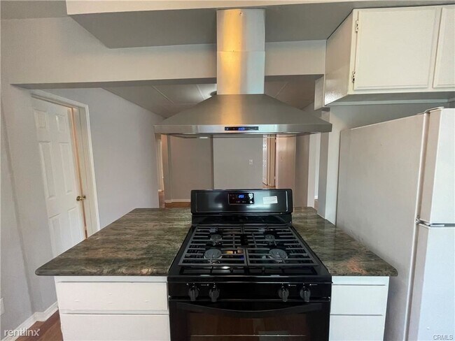 Foto del edificio - 4 br, 2 bath House - 326 E Linfield St