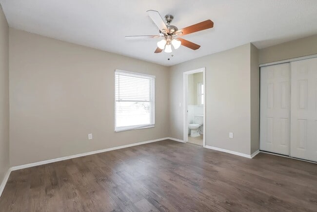 Building Photo - 520 W Smith St