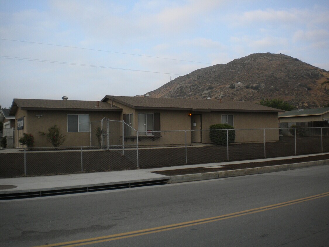 Primary Photo - 11768 Cedar Ave