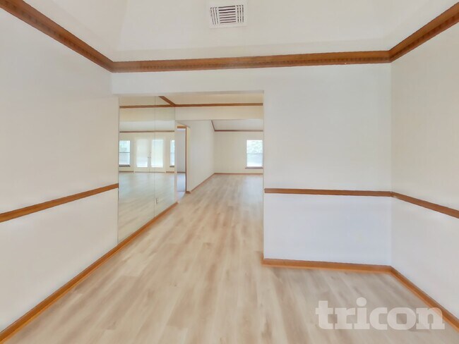 Foto del edificio - 4750 Deerfoot Ct