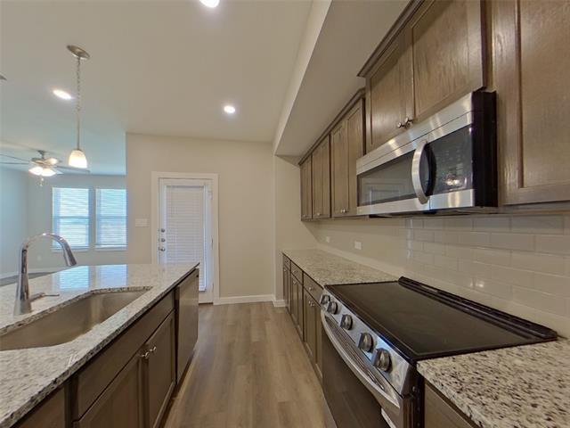 Building Photo - 8101 Howell Oak Dr