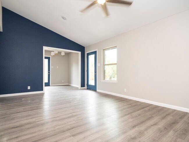 Foto del edificio - 2526 Glen Springs Way