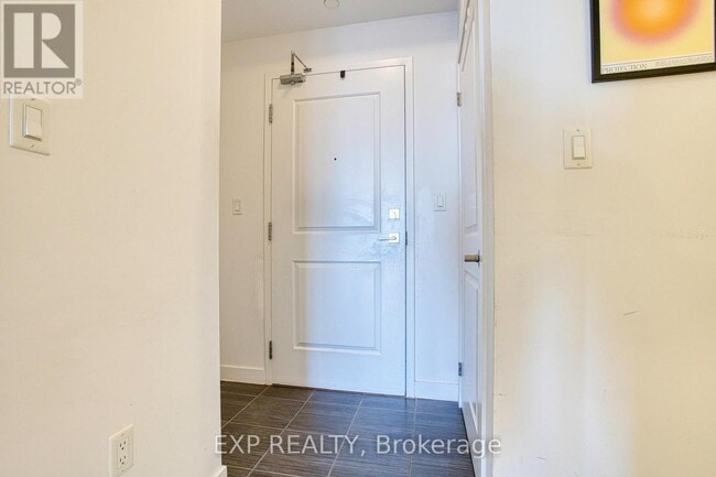 Building Photo - 35 Southshore Cres