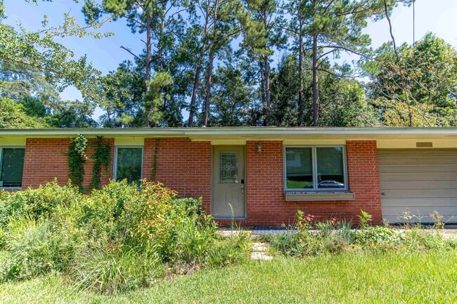 Building Photo - 1800 Jasmine Dr
