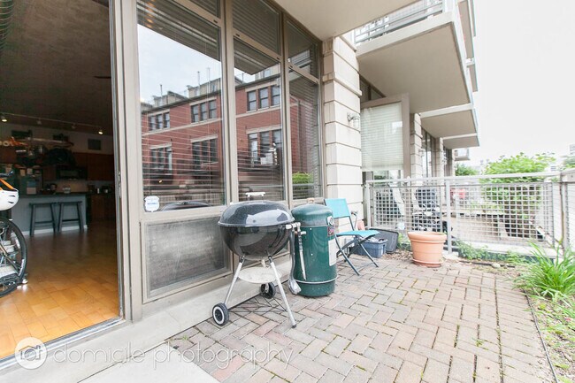 Foto del edificio - 1000 N Kingsbury St
