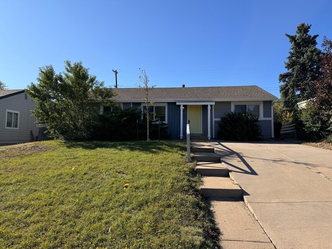 Foto principal - 3460 W Amherst Ave