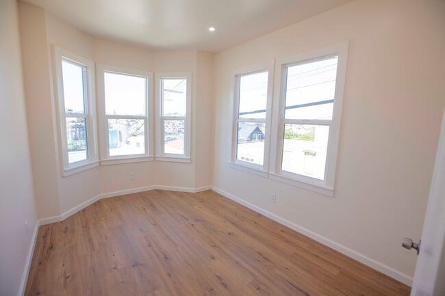 Building Photo - 497