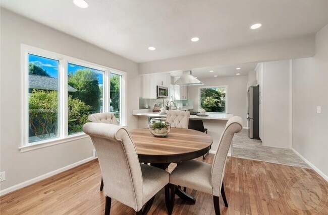 Foto del edificio - 1718 Virginia Ln