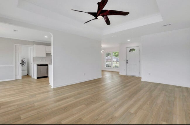 Foto del edificio - 138 Wayfair Ln