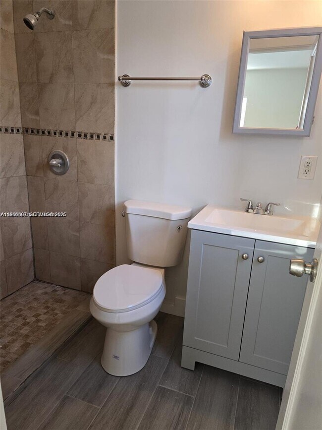 Foto del edificio - 1245 NE 110th Terrace