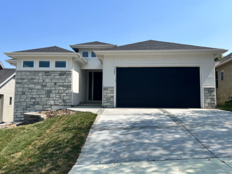Primary Photo - 1302 SW Heartwood Dr