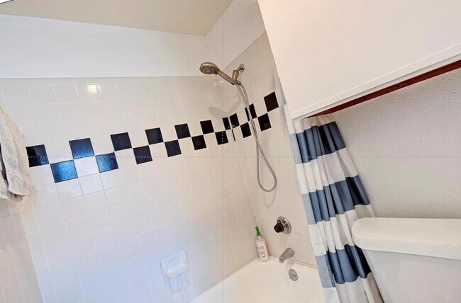 Foto del edificio - 807 W 25th St