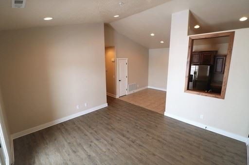 Building Photo - 28 S Willow Cir Loop