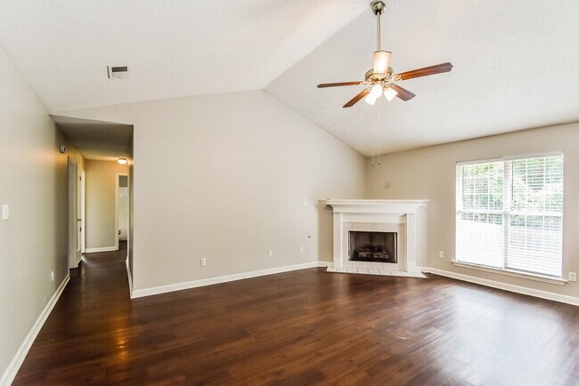 Foto del edificio - 6356 White Hawk Ln