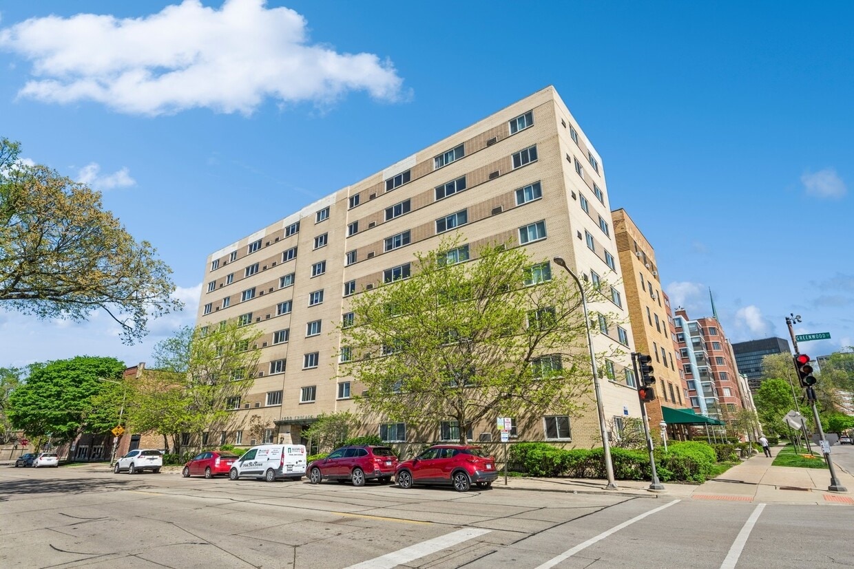 Primary Photo - 1400 Chicago Ave
