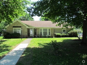 Building Photo - 4201 Clarendon Rd
