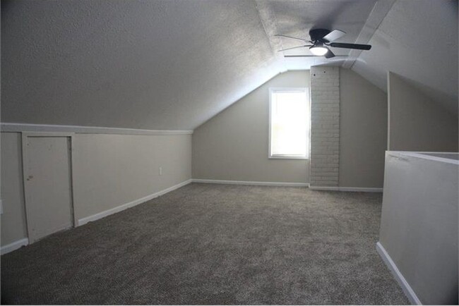 Building Photo - Renovated 3-Bedroom Home – We Welcome Sect...