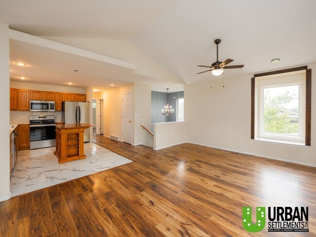 Building Photo - West Hills Gem – Space, Style & Prime Location!