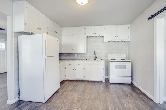 Building Photo - Update Two Bedroom With Modern Flair Conve...