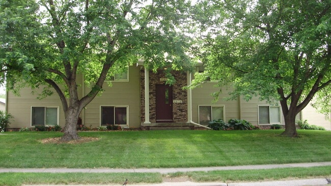 Building Photo - 1527 Grandview Ave