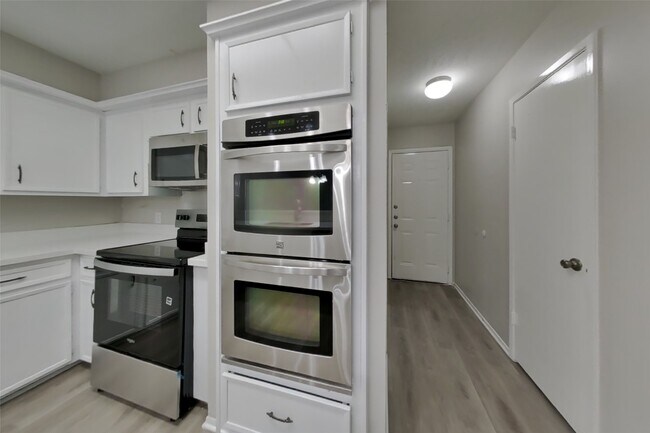 Foto del edificio - 3619 Maple Glen Dr