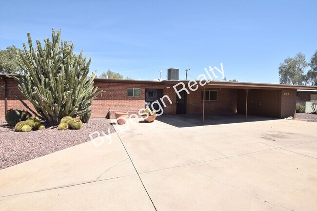 Foto del edificio - Spacious 3 Bed 2 Bath Eastside Home w/Huge Yard & Fireplace