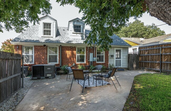 Building Photo - 3411 Westcliff Rd S
