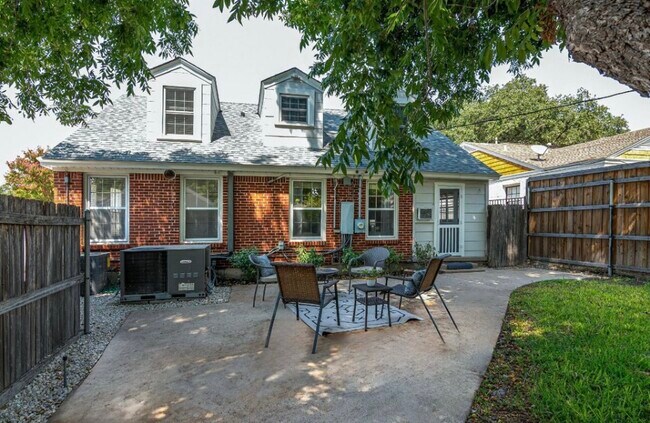 Foto del edificio - 3411 Westcliff Rd S