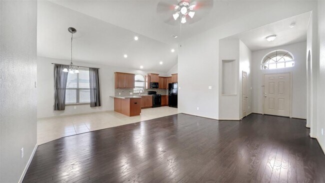 Building Photo - 25235 Saddlebrook Ranch Dr