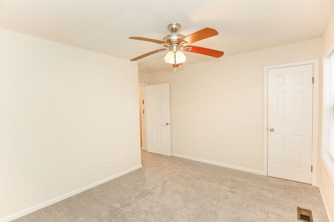 Building Photo - Low Maintenance Condo