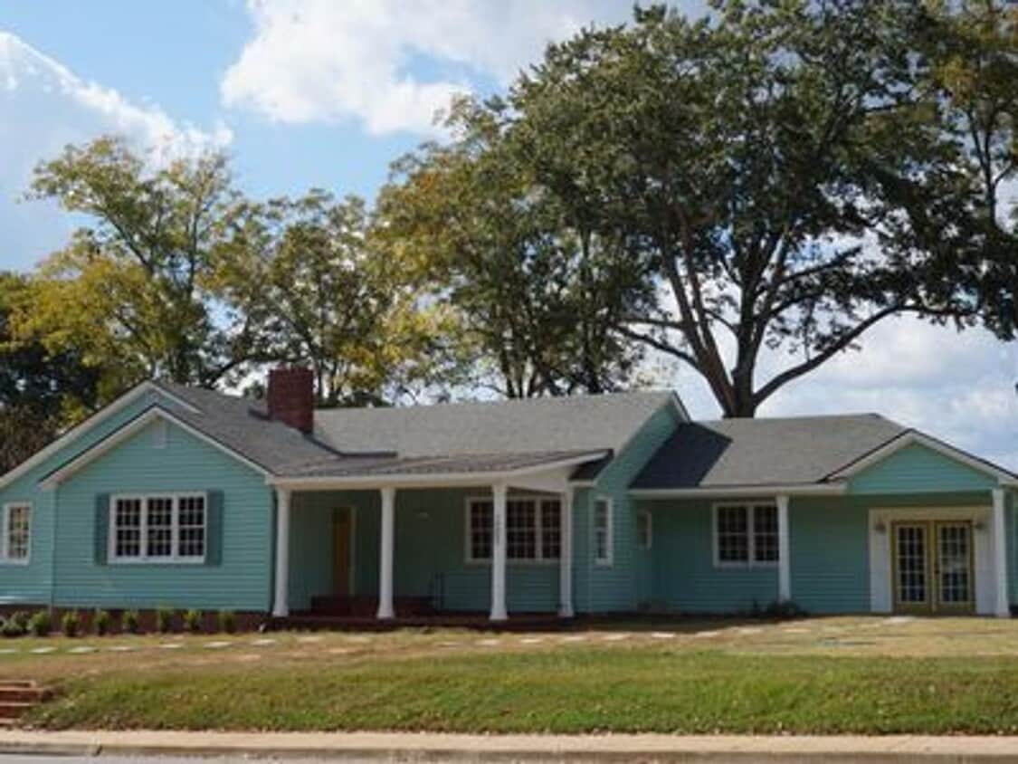 2 Bedroom/ 2 Bathroom Available in July! House Rental in Opelika, AL