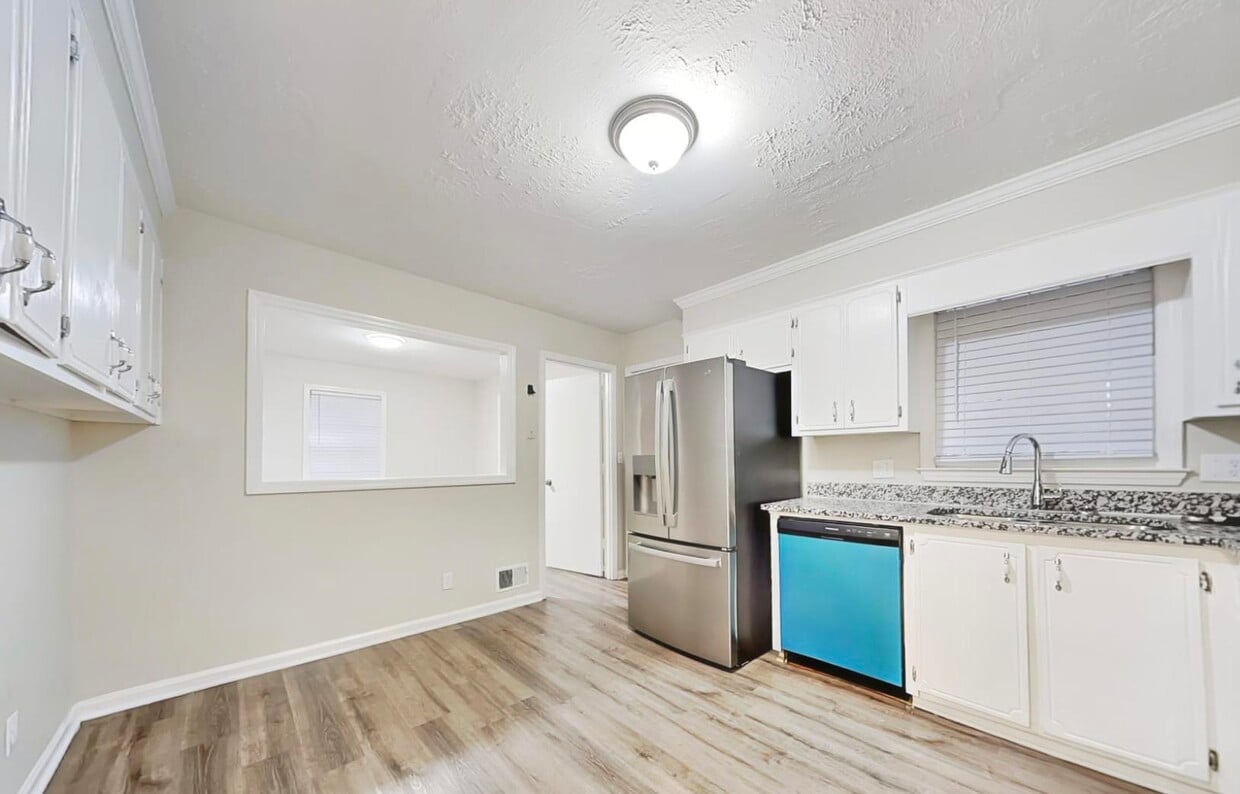 Building Photo - Ready To Move Now