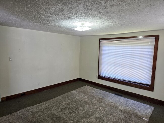 Building Photo - 2 Bed 1 Bath House - Rolling Hill Rd Mount Airy