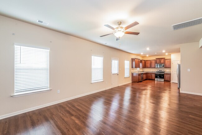 Building Photo - House for rent in Springville!