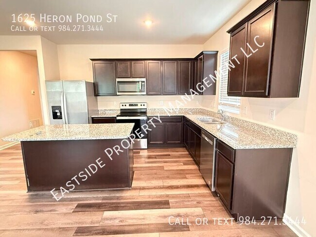 Foto del edificio - 1625 Heron Pond St