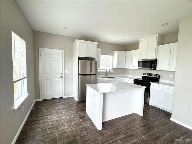 Building Photo - 1612 Canelo Dr