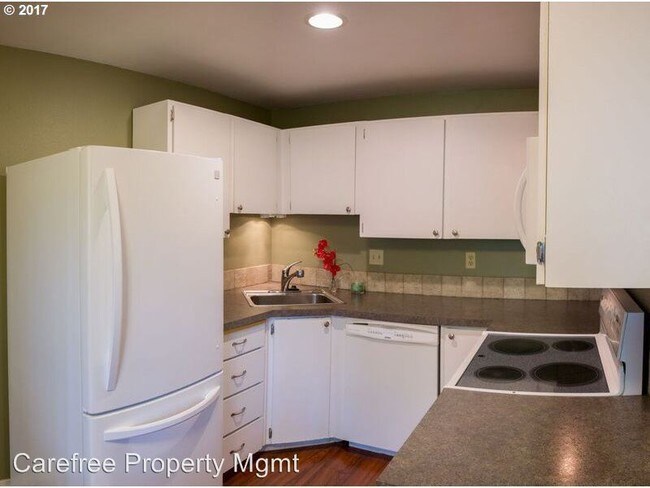 Building Photo - 10845 SW 121st Ave